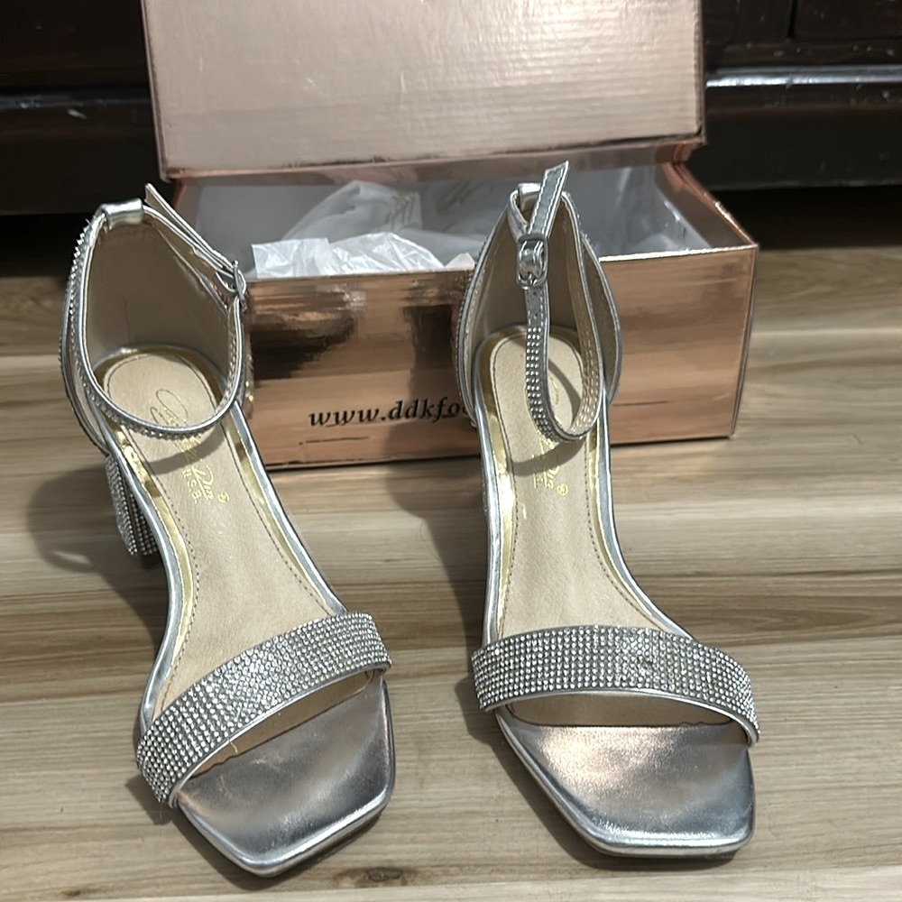 Elegant Silver Heels with Rhinestone Detailing